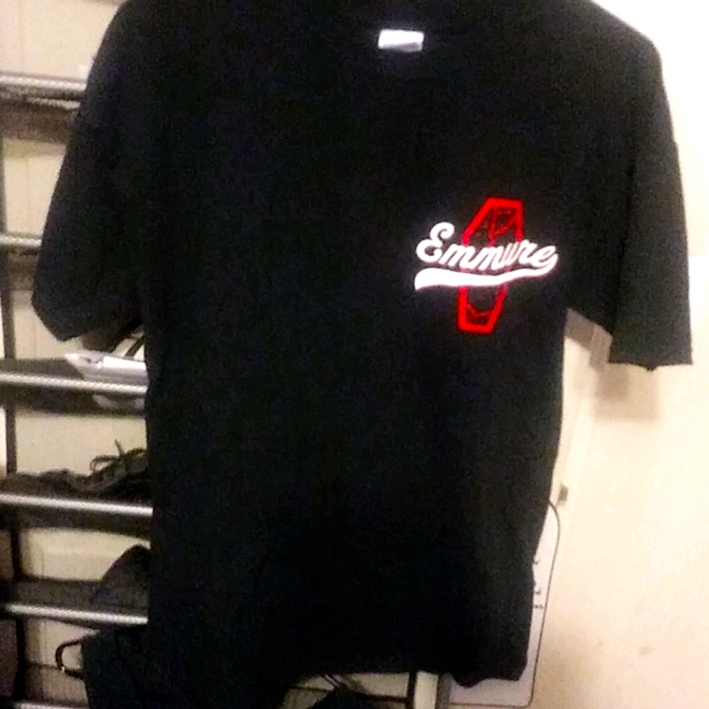 EMMURE COFFIN TSHIRT XL